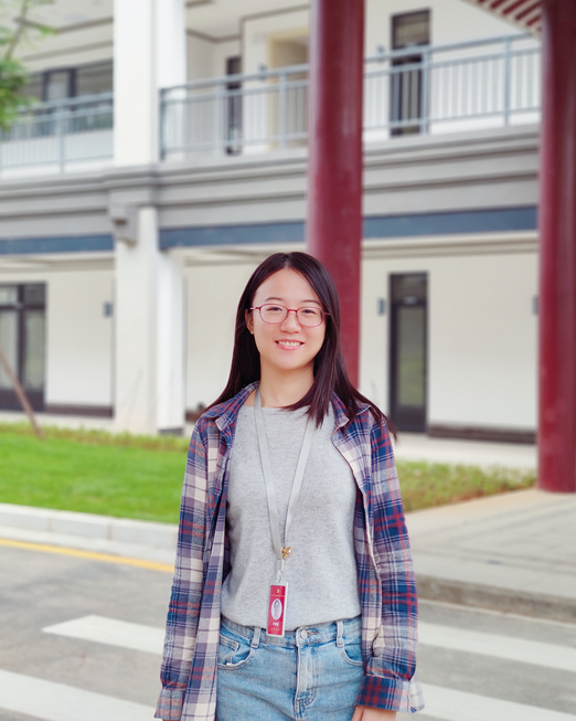 徐曼,英语专业本科毕业 ,英语专业八级,全国公共英语四级口语考官,曾